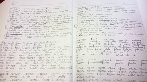 スペイン語がびっしりと書かれたノート